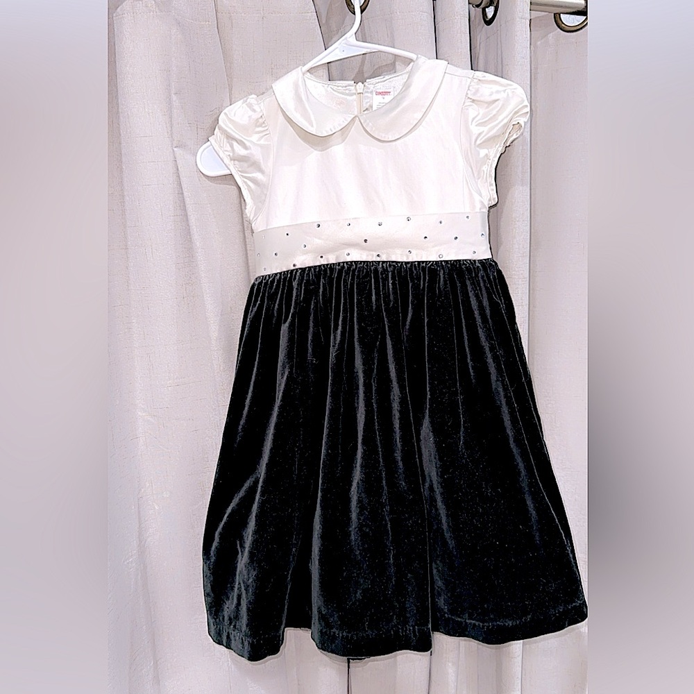Velvet Gymboree Girls dress. My daughter looked very classy for Christmas